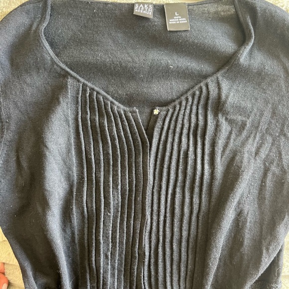 SOLD Saks Fifth Avenue 100% Merino Wool Cardigan - Picture 3 of 5